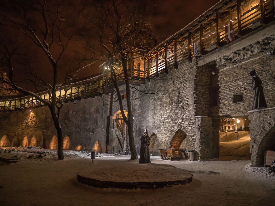 Travelling-back-in-time-15-breathtaking-pictures-of-medieval-Tallinn12__880