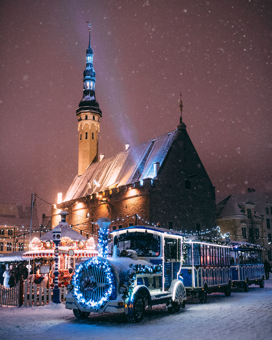 after-missing-my-bus-i-decided-to-walk-home-in-a-blizzard-and-photograph-my-city-tallinn-25__880
