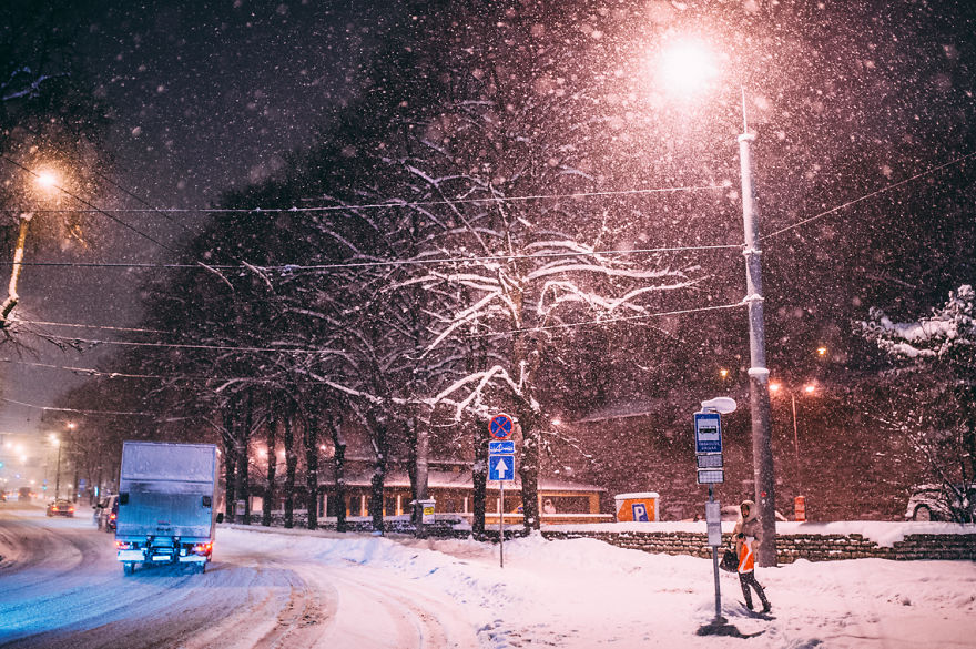 after-missing-my-bus-i-decided-to-walk-home-in-a-blizzard-and-photograph-my-city-tallinn-27__880