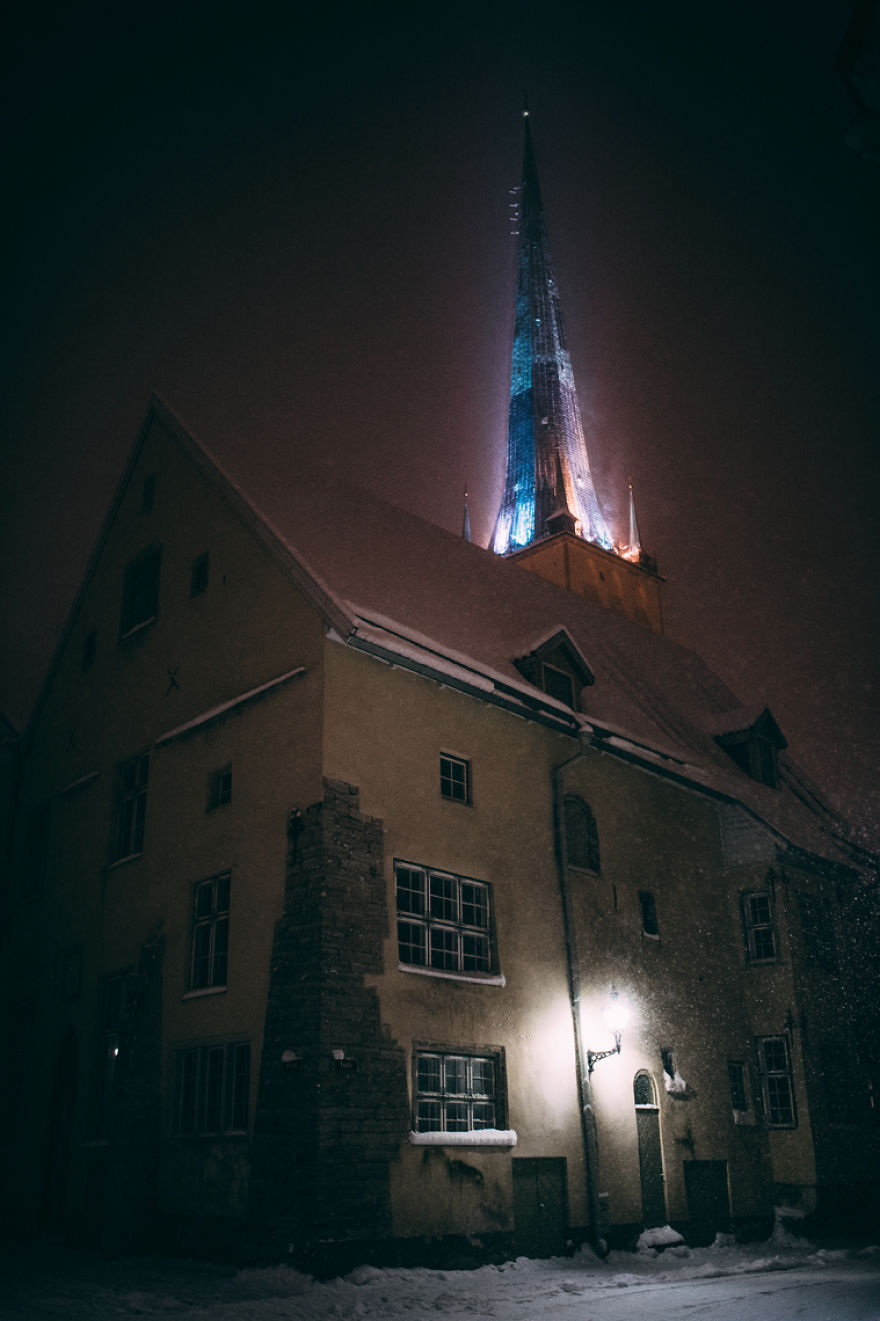 after-missing-my-bus-i-decided-to-walk-home-in-a-blizzard-and-photograph-my-city-tallinn-28__880