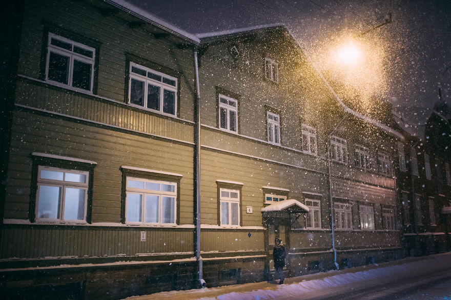 after-missing-my-bus-i-decided-to-walk-home-in-a-blizzard-and-photograph-my-city-tallinn-29__880