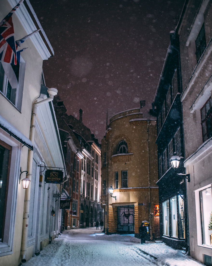 after-missing-my-bus-i-decided-to-walk-home-in-a-blizzard-and-photograph-my-city-tallinn-34__880